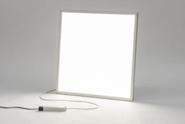 Quelle est la différence entre un panneau LED pas cher et un panneau LED un peu plus onéreux? 